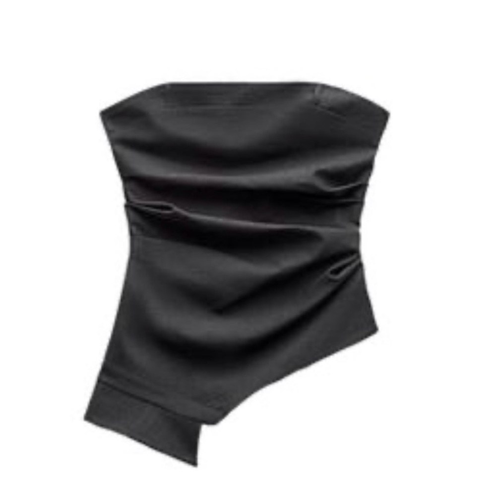 ZARA STRAPLESS PINSTRIPE TOP
Pleat detail. Asymmetrical hem size medium